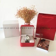 오메가 아쿠아테라 화이트 다이얼 메탈시계